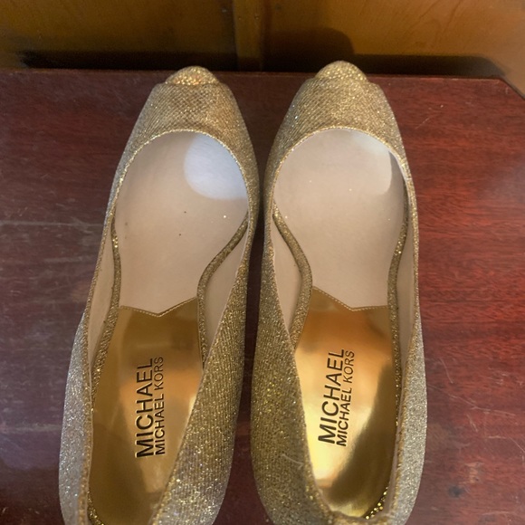 Kept in original box, classy, Michael Kors beautiful high heels. GREAT condition - Picture 2 of 14